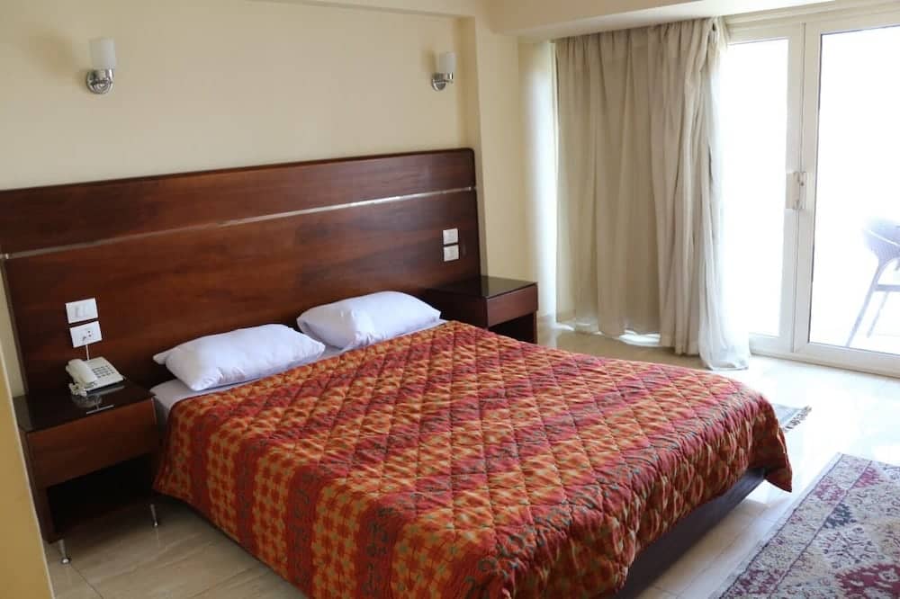 Pharaohs Hotel — 4