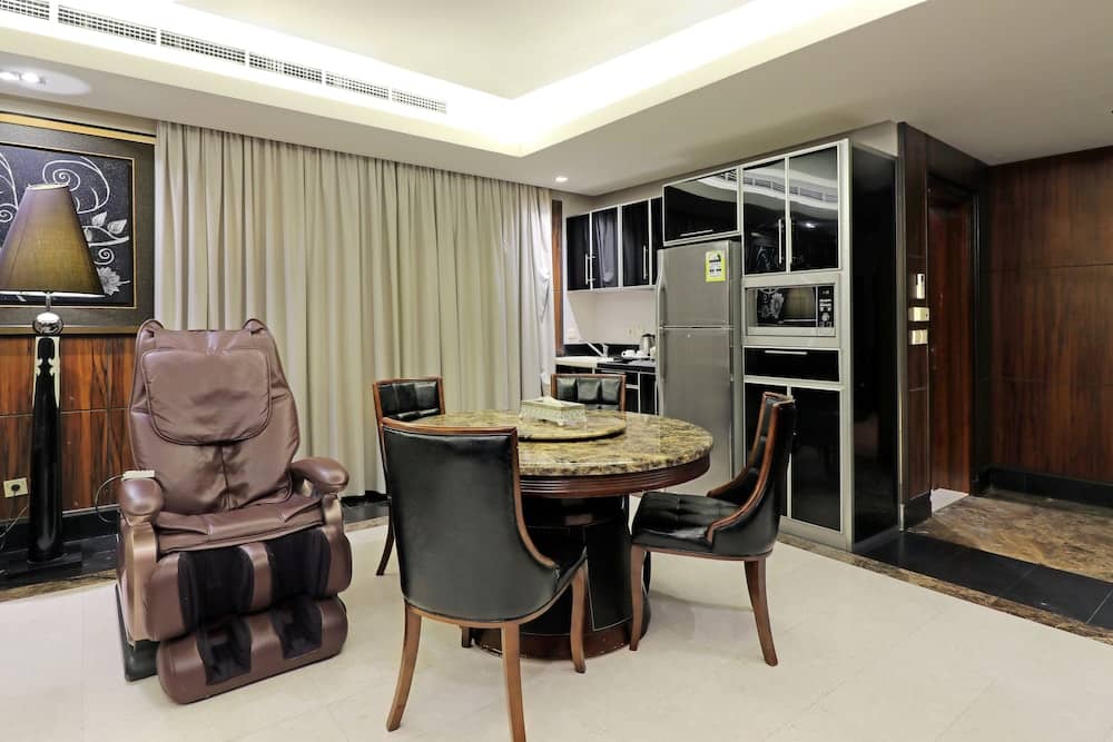 Orans Suites 4 — 4