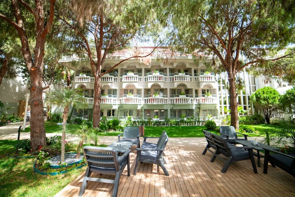 Rose Garden Premium Hotel — 2