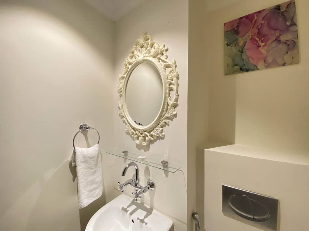 Lux BnB I Souk Al Bahar I Burj Khalifa Views — 4