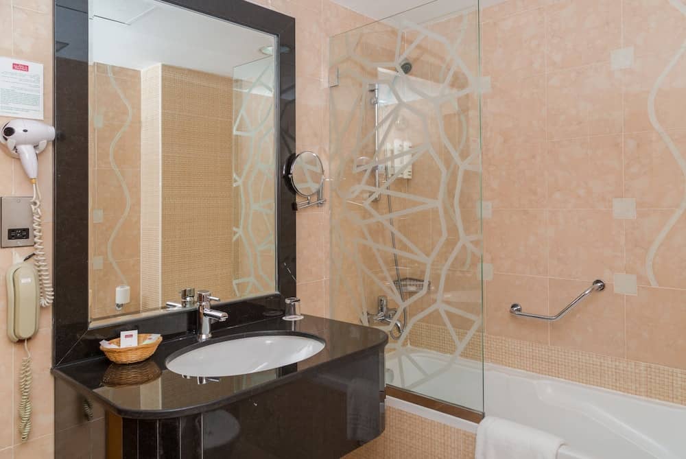 THE PARK HOTEL Formerly Al Jawhara Gardens — 3