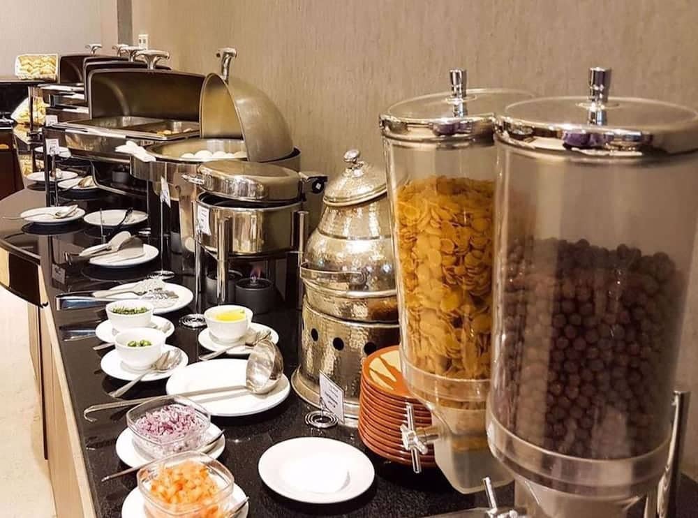 Carawan Hotel Jeddah — 5