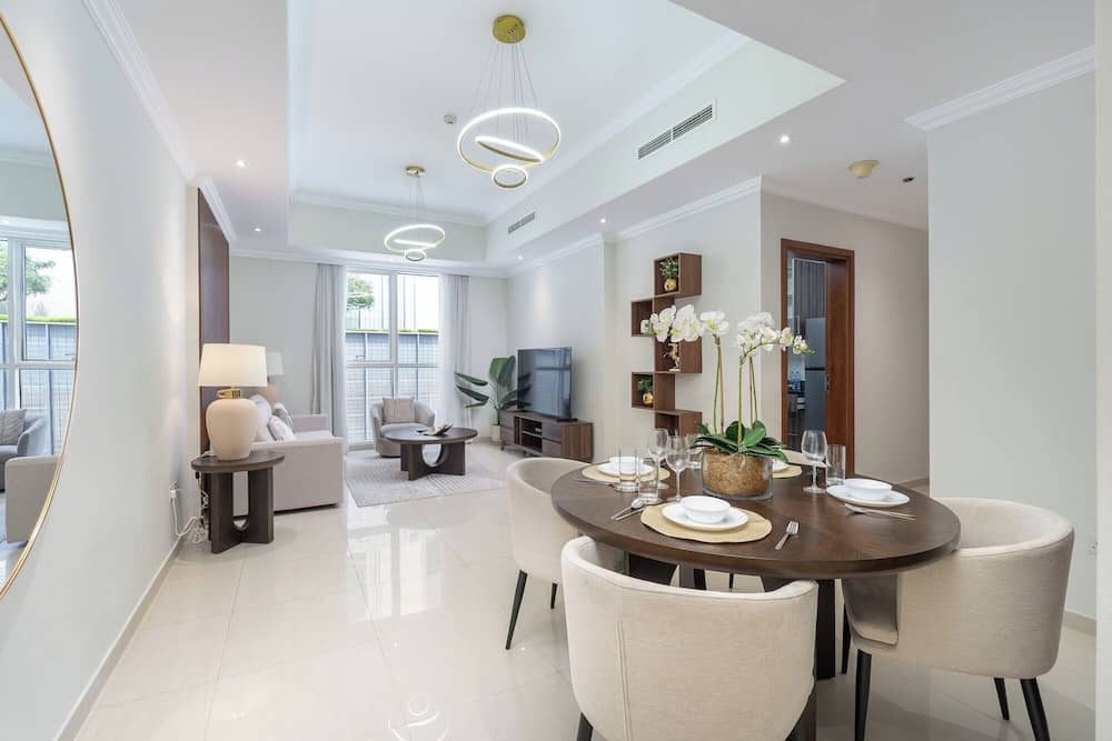 Heaven Crest Vacation Homes Downtown - Studio, 1, & 3 Bedroom Suites 2 minute walk to Dubai Mall and Burj Khalifa — 4
