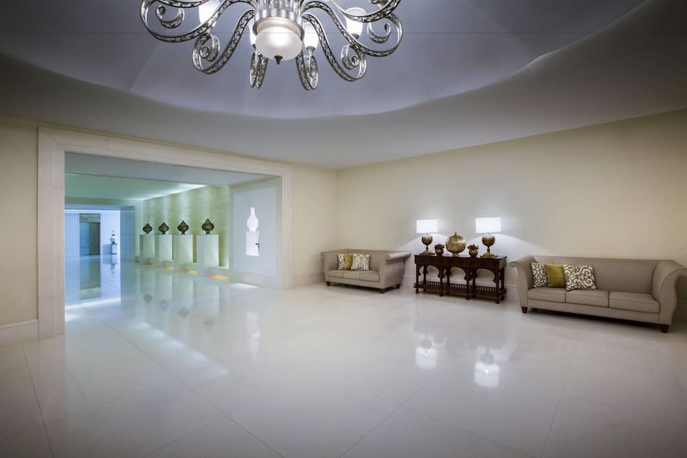 Bab Al Qasr Hotel — 2