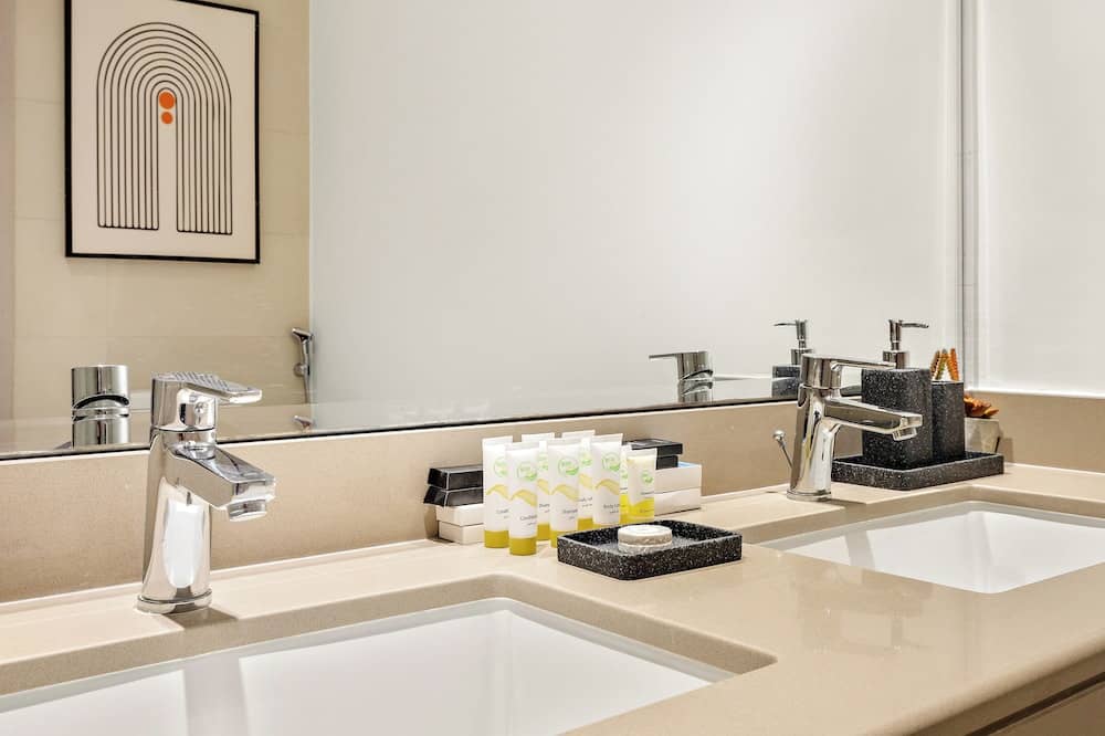Desert Key - Perfectly Located Yas Island Premier Apts — 5