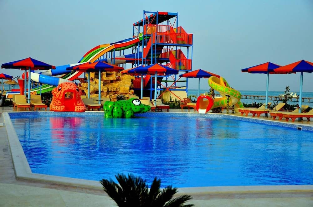 Hawaii Caesar Dreams Resort & Aqua Park - Families and Couples only — 4