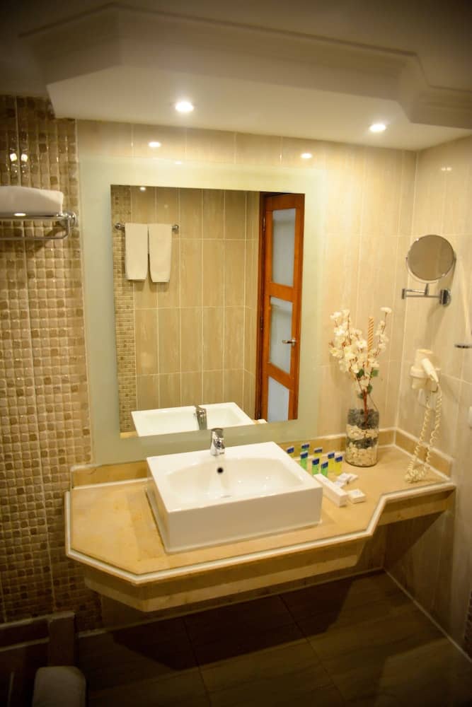 Edge Rotana Sea Beach — 3