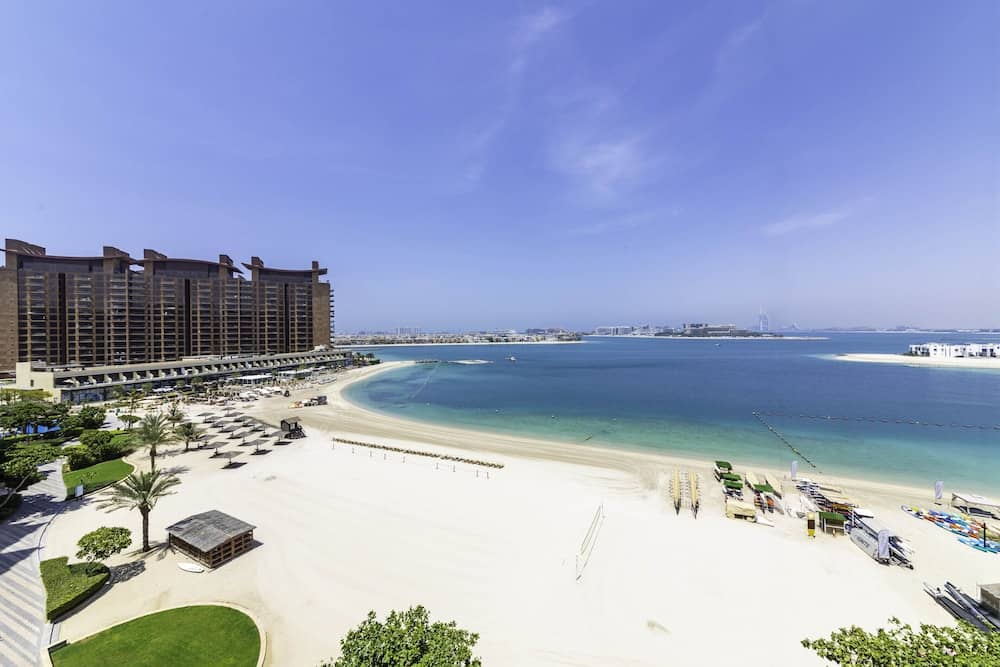 Maison Privee - Beach Access Apt w/ Burj & Sea Views on The Palm