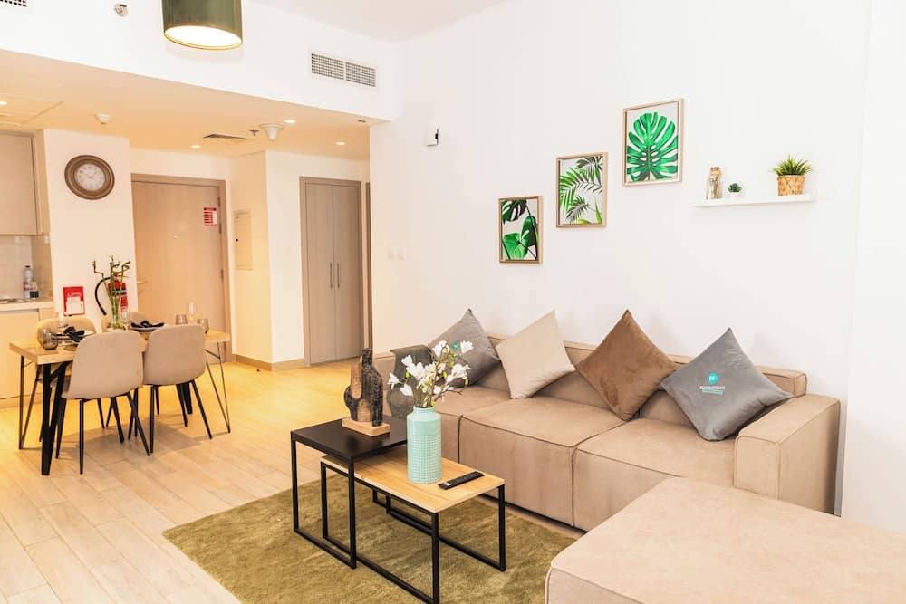 Bloomfields Stylish 1BR in Waters Edge — 3