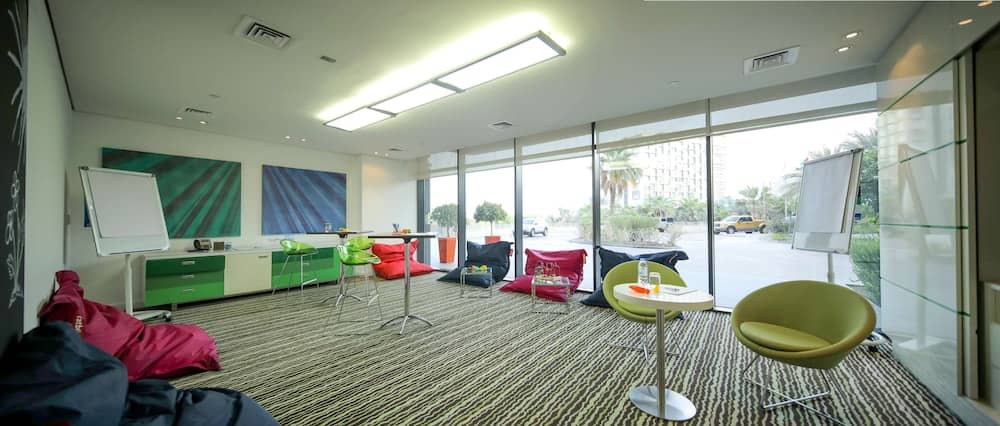 Yas Plaza Bay — 2