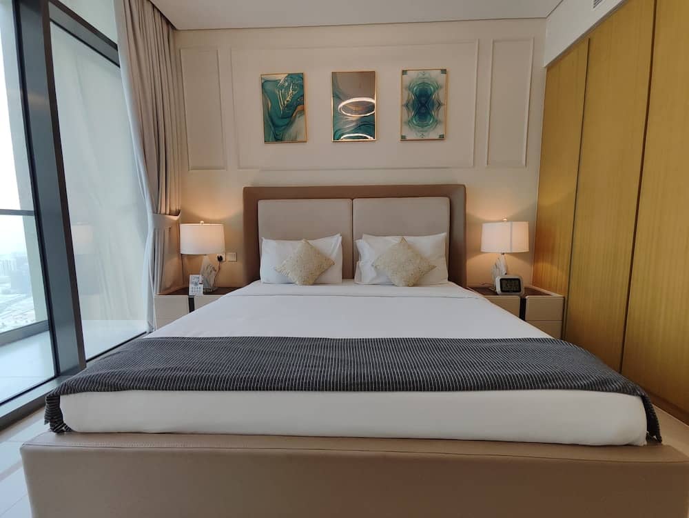Lux BnB Aykon City I Skyline Canal Views — 5
