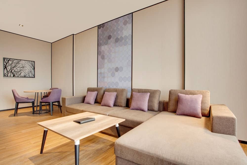 Lemon Tree Hotel Jumeirah Dubai — 3