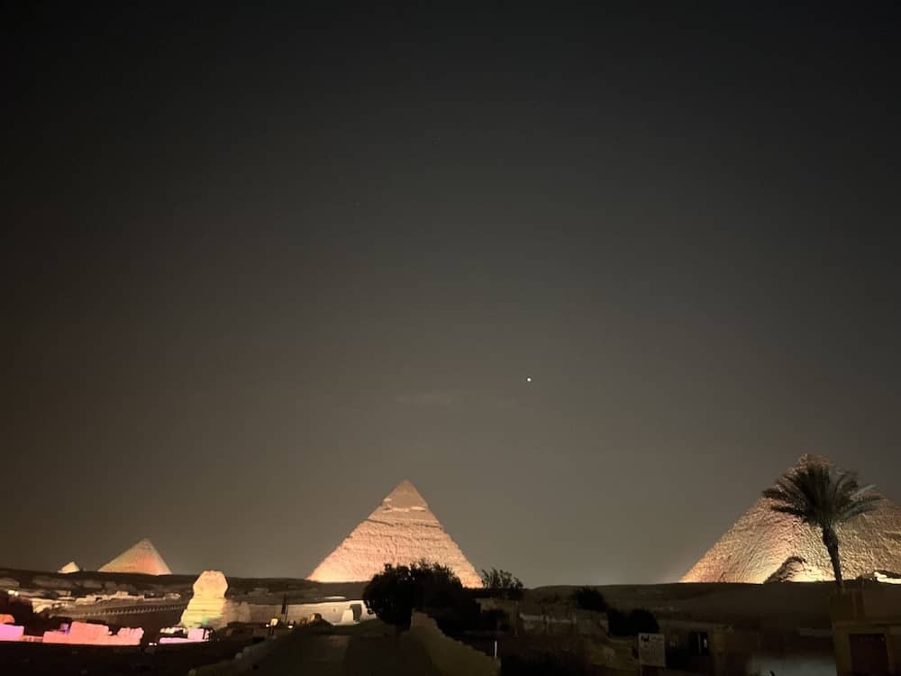 The Gate Hotel Front Pyramids & Sphinx View — 3
