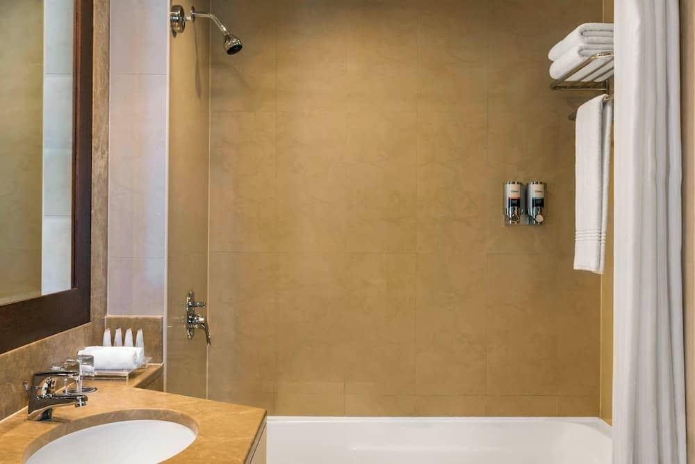 Four Points by Sheraton Sheikh Zayed Road, Dubai — 4