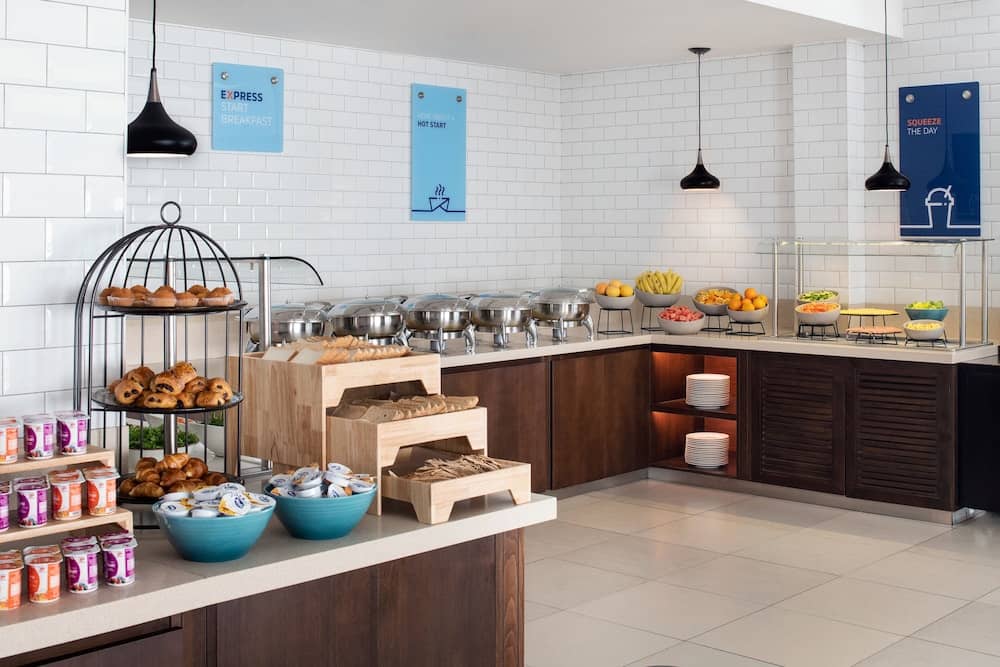 Holiday Inn Express Dubai Jumeirah by IHG — 2