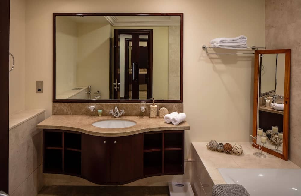 Luton Vacation Homes Grandeur Residence — 4