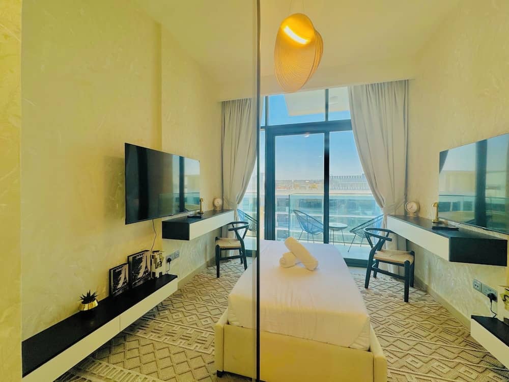 Venduras - Chic Studio in Azizi Riviera — 4