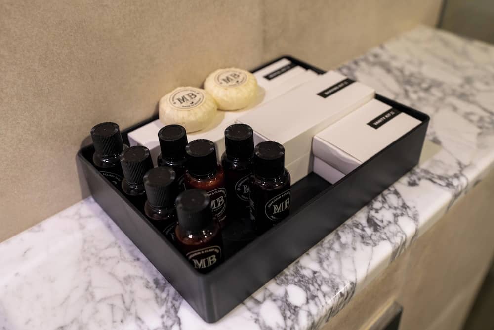 Lux BnB Aykon City I Skyline Canal Views — 4