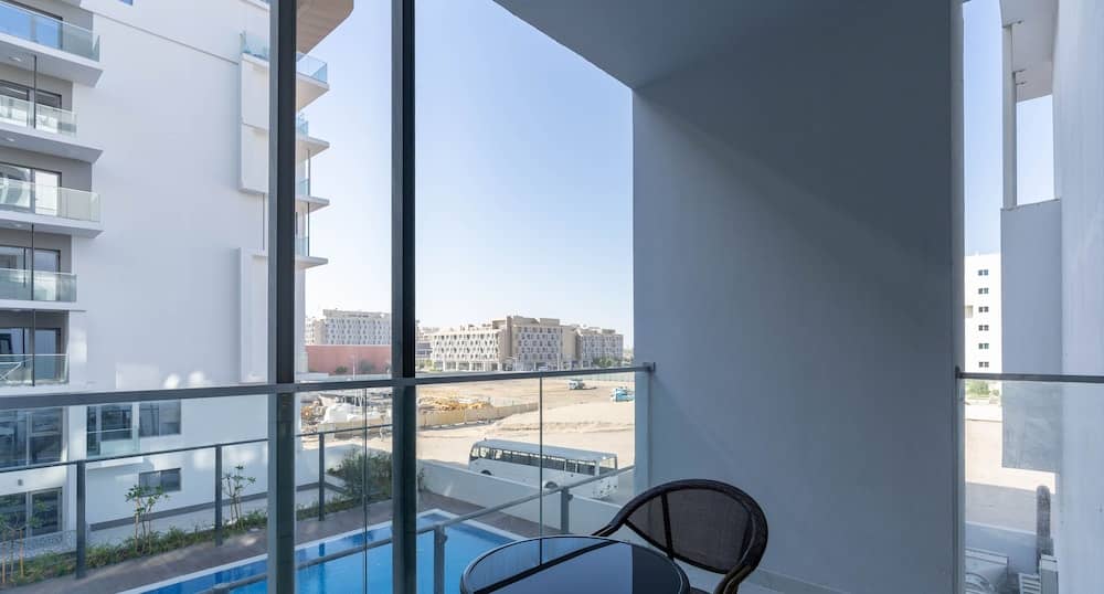 Executive 1 BR in Oasis - 2 — 4