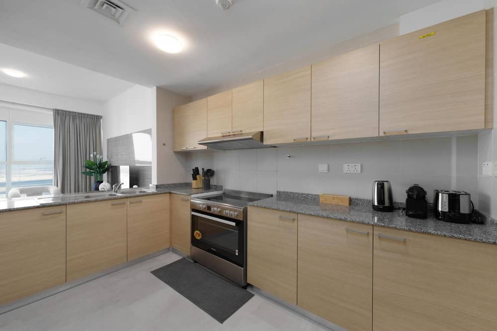 Elegant Panoramic Sea View Apt on Al Reem Island — 3