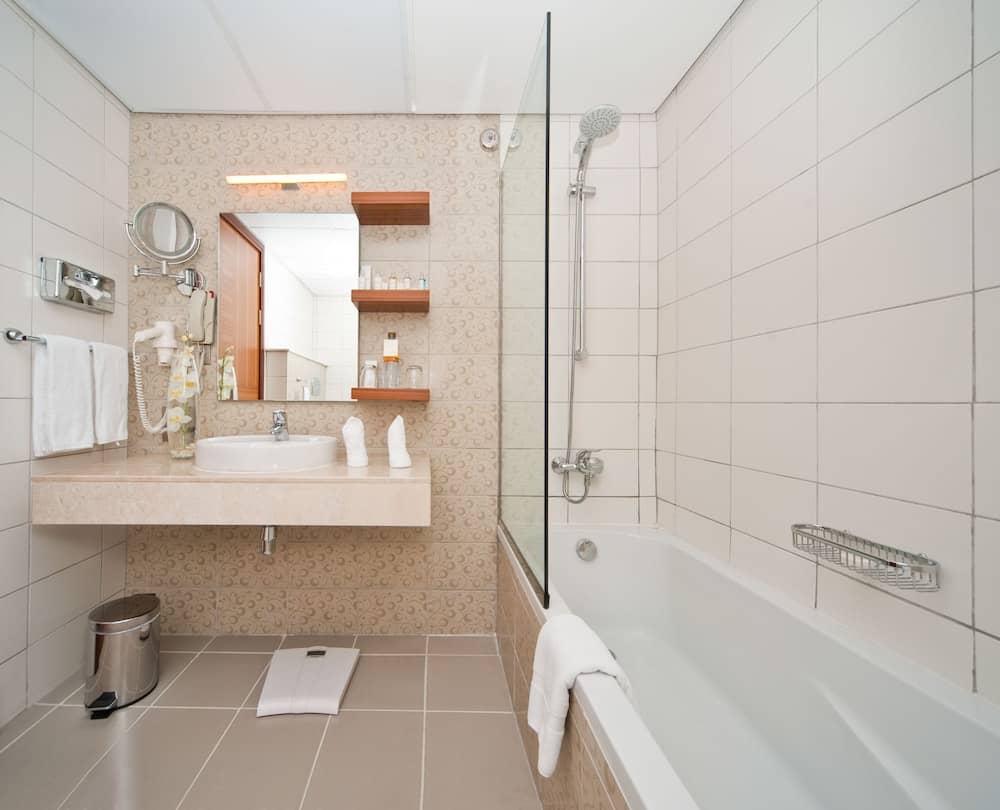 City Seasons Al Hamra Hotel — 4