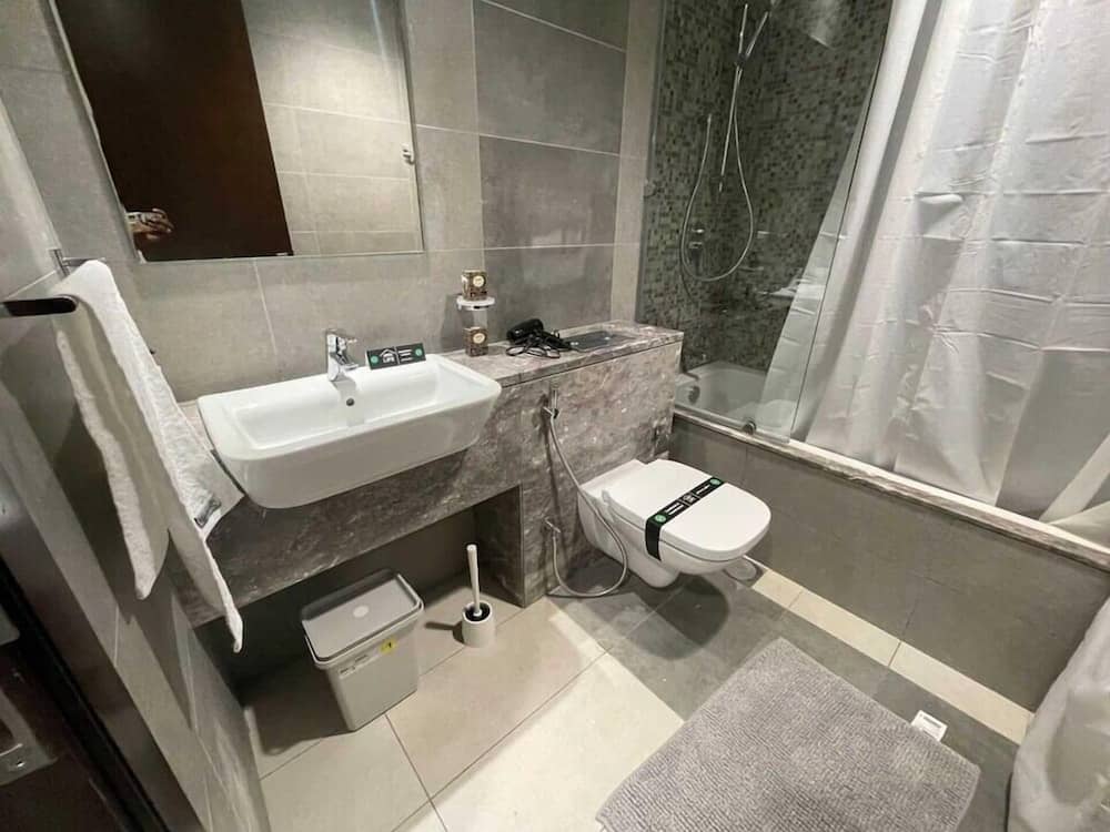 OYO HOME 1384 Luxrious 1 BHK With Balcon — 2