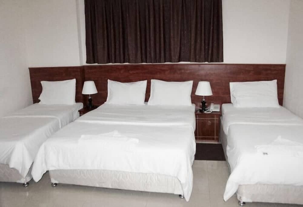 Africana Hotel — 3
