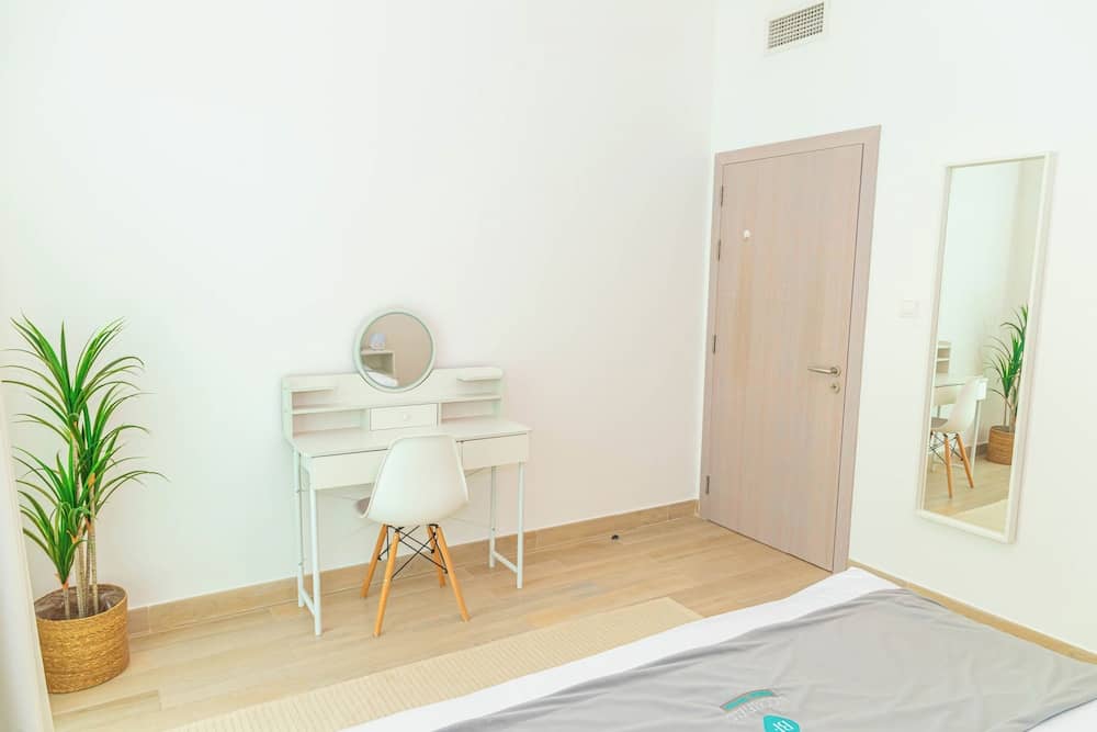 Bloomfields Stylish 1BR in Waters Edge — 4