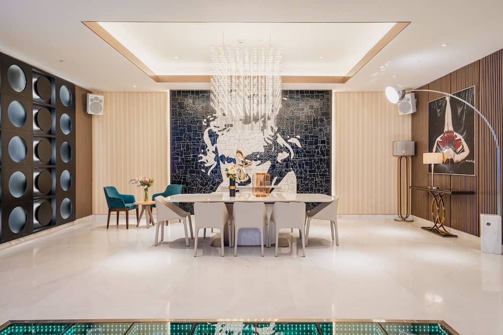 FIVE LUXE — 5
