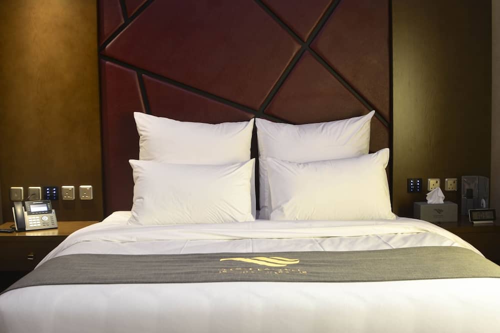 Redwaves Hotel — 4
