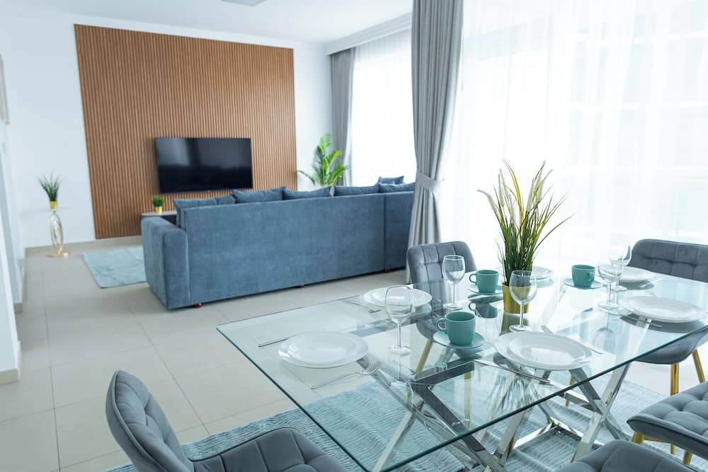 HAPPY SEASON I Al Bateen Residences — 3