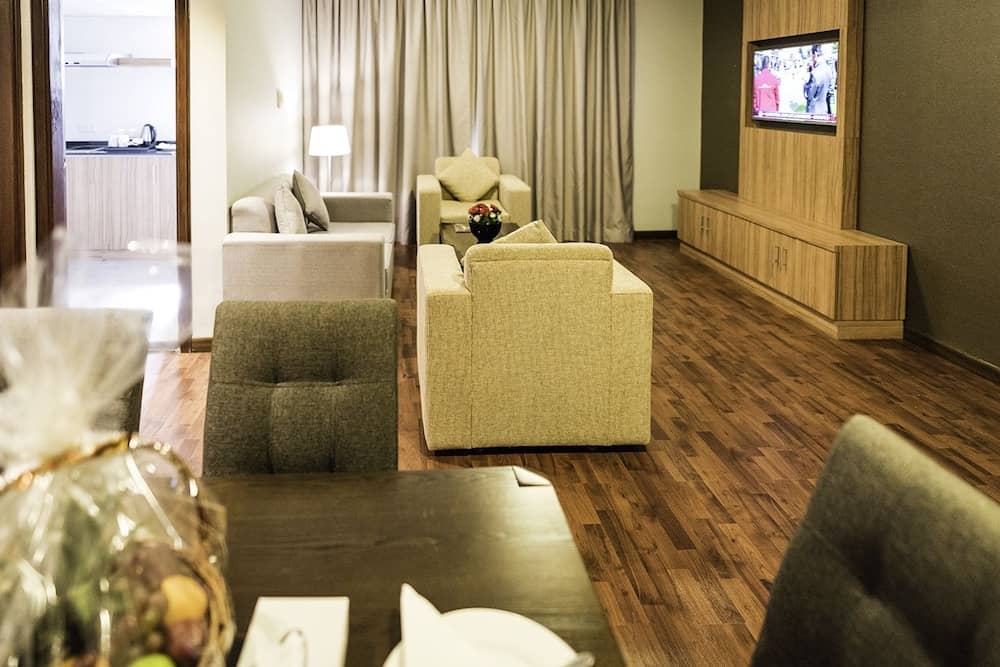 Emirates Plaza Hotel — 2