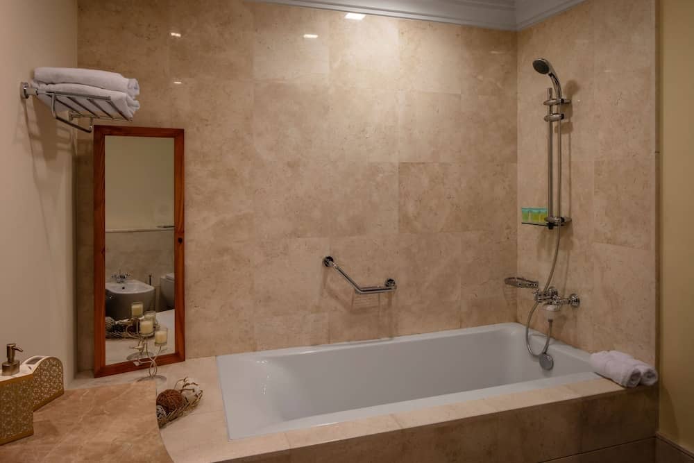 Luton Vacation Homes Grandeur Residence — 3