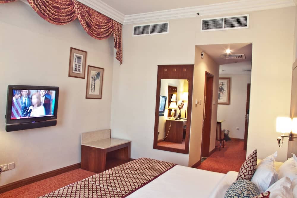 Regent Palace Hotel — 3