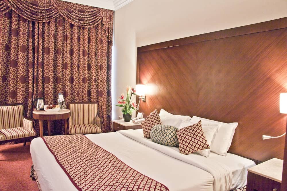 Regent Palace Hotel — 4