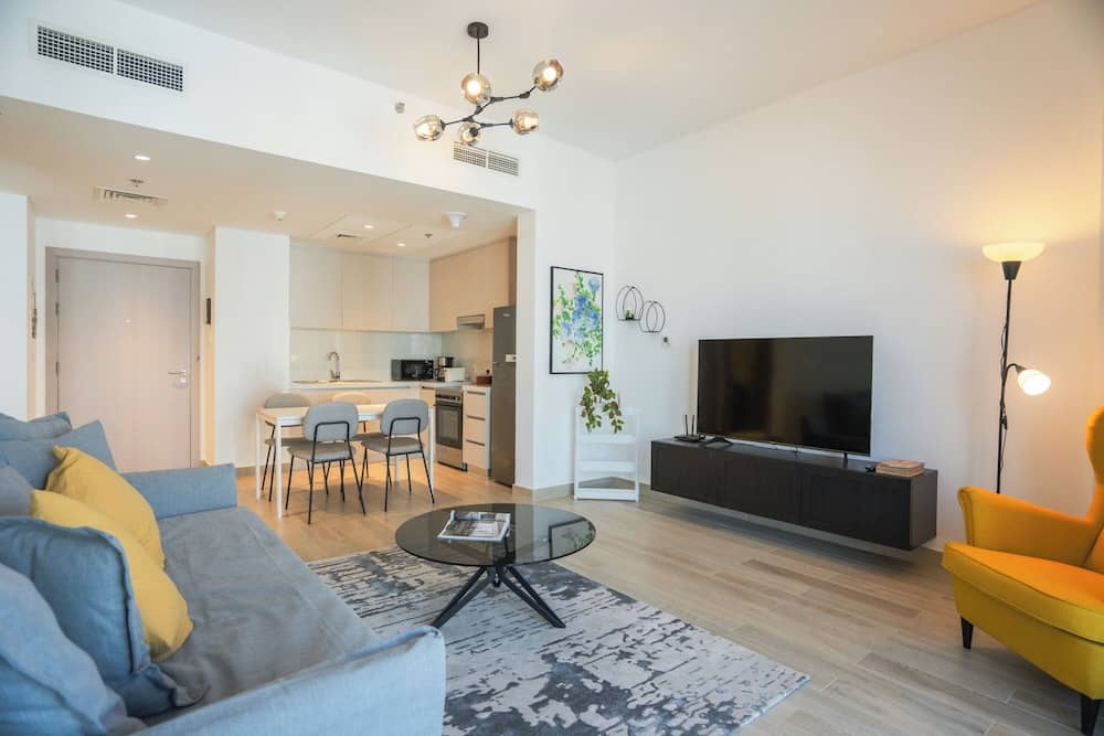 Maison Privee - Modern Yas Island Escape w/ Peaceful Canal Views — 4