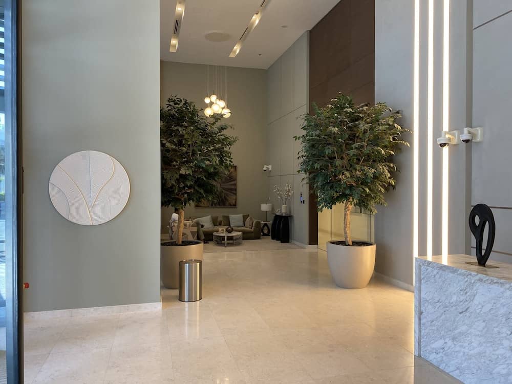 GLOBALSTAY. Creek Edge Tower Apartments — 2