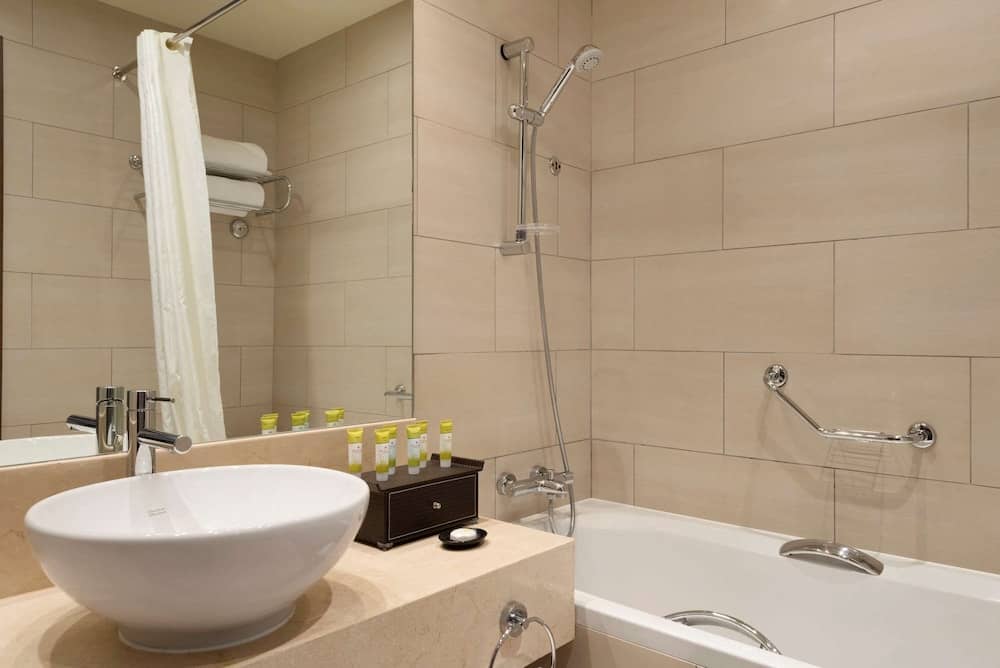 Ramada by Wyndham Abu Dhabi Downtown — 3