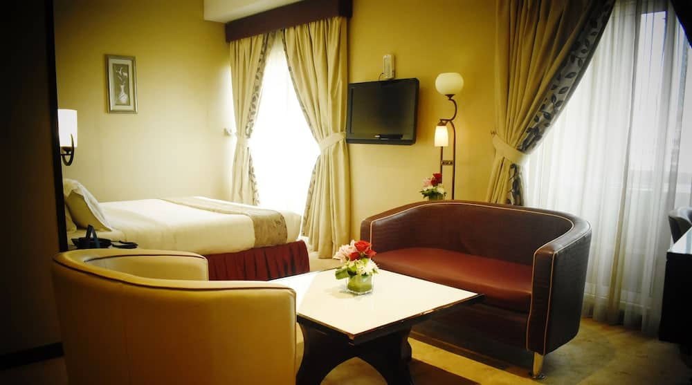 Manhattan Avenue Hotel — 5