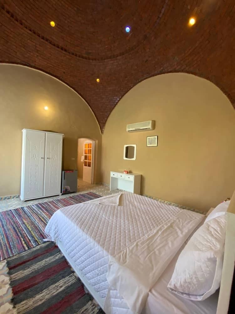 sekhmet hotel — 2