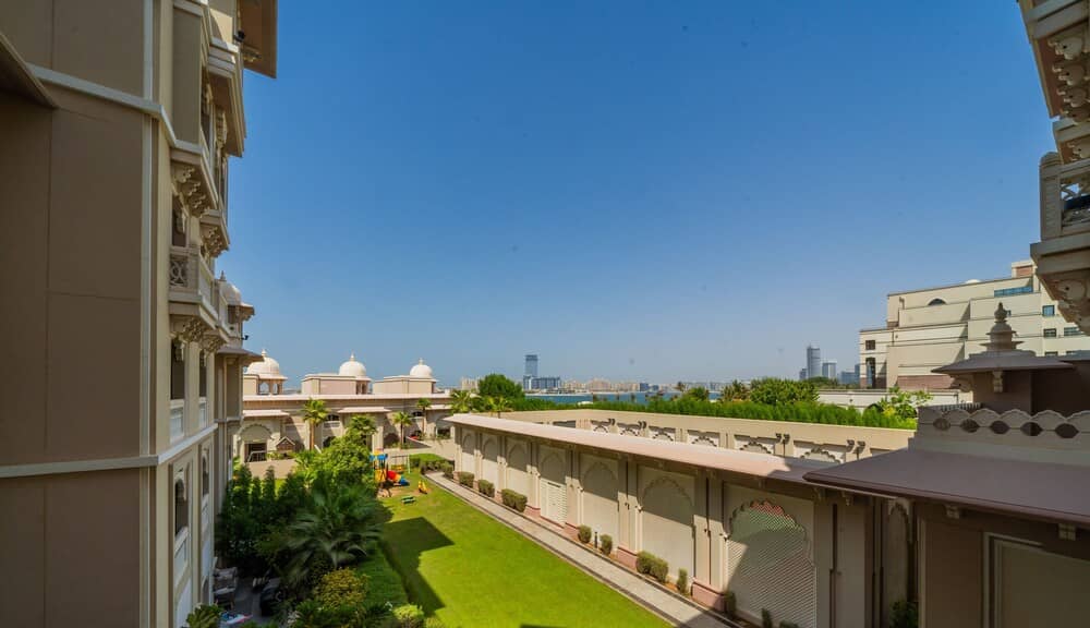 Spacious One Bedroom with Beach Access