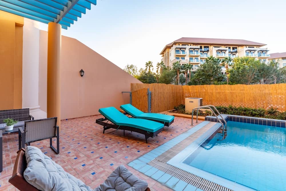 GLOBALSTAY. Private Pool Villas and Townhomes — 2