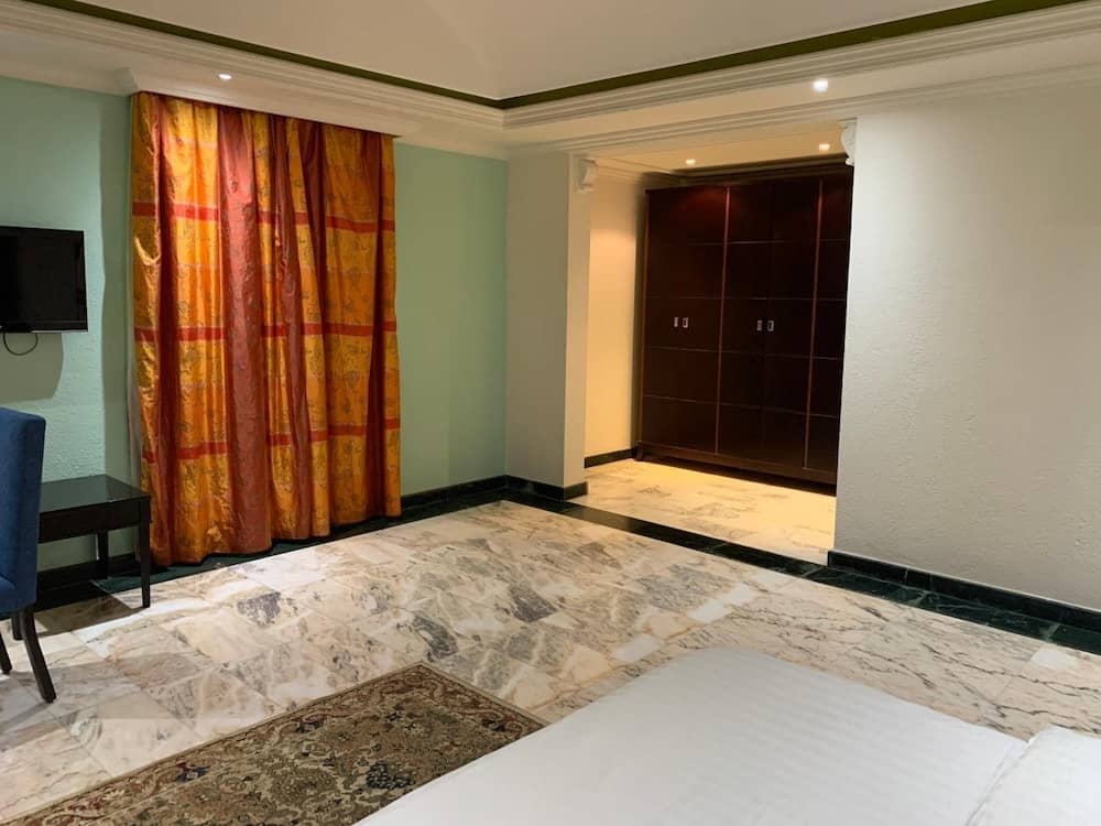 Delmon Hotel Jeddah — 2