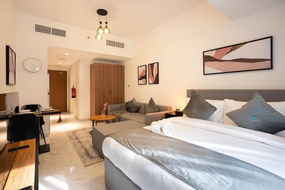 Spacious Studio in Oasis 714 — 3