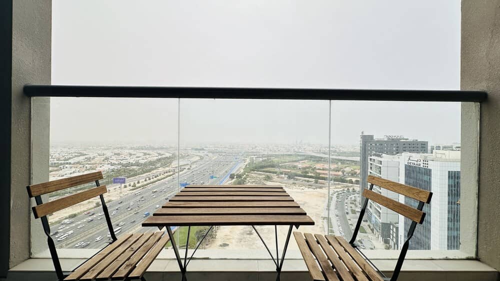 Luxury Spacious Apartment Near Downtown with Balcony and Free Parking by Belvilla — 3