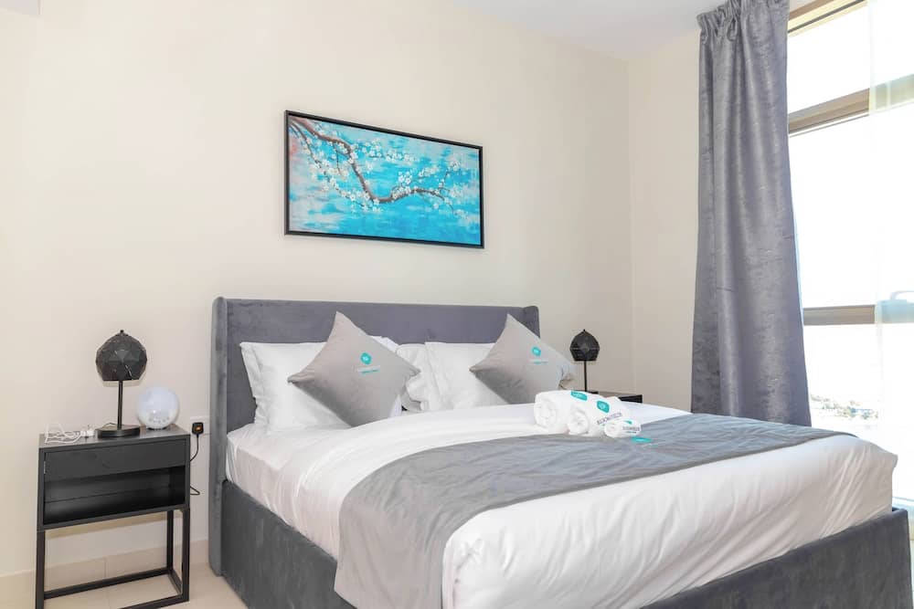 Bloomfields Modern 1BR in Reflection — 4