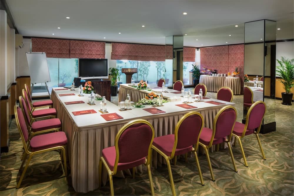 Savoy Suites Hotel Apartments — 4