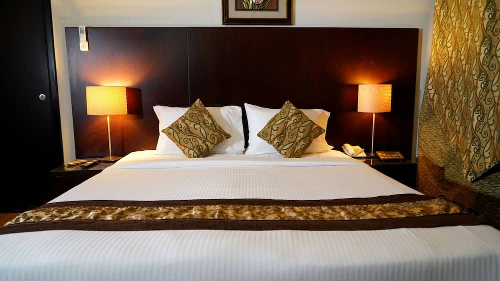 BOONMAX HOTEL L.L.C — 2
