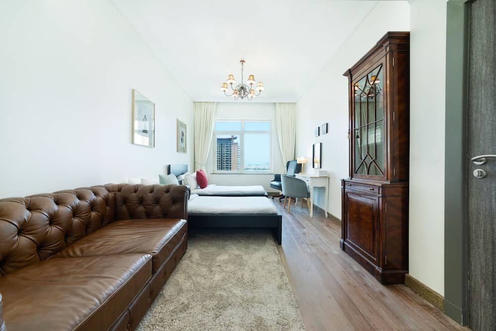 Maison Privee - Beach Access Apt w/ Burj & Sea Views on The Palm — 2
