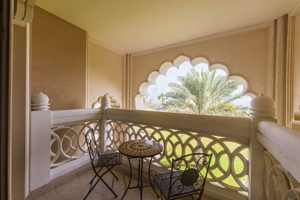 Maison Privee - Charming Apt with Arabesque Sea View on the Palm Jumeirah — 3